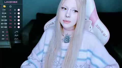 Snapshot of succubus_leslie chatting on 14, 12, 2025 succubus_leslie online show from 14, 12, 2025