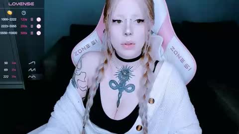 Snapshot of succubus_leslie chatting on 7, 1, 2026 succubus_leslie online show from 7, 1, 2026