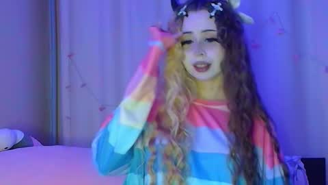 Snapshot of suemeow chatting on 23, 10, 2025 Sue online show from 23, 10, 2025