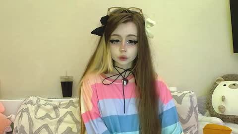 Snapshot of suemeow chatting on 17, 5, 2026 Sue online show from 17, 5, 2026