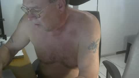Snapshot of sugardadd11 chatting on 3, 2, 2025 Horny again online show from 3, 2, 2025