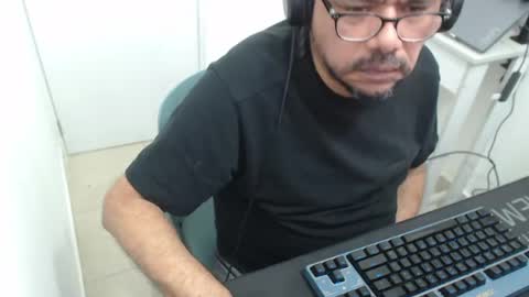 Snapshot of sugarhairybear chatting on 13, 4, 2026 Johnny online show from 13, 4, 2026