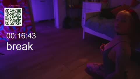 Snapshot of suk_ki chatting on 28, 9, 2025 Lika ginger  Jessy blond   online show from 28, 9, 2025