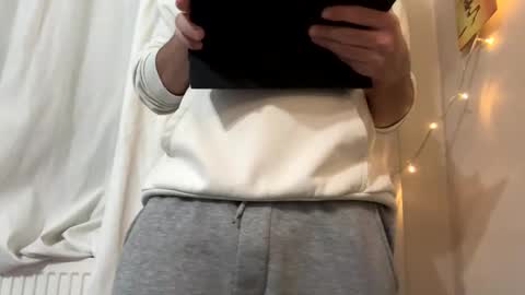 Snapshot of sullyniko chatting on 25, 10, 2025 Niko online show from 25, 10, 2025