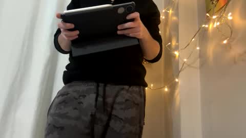 Snapshot of sullyniko chatting on 29, 10, 2025 Niko online show from 29, 10, 2025