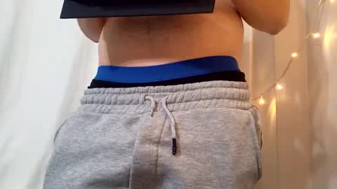 Snapshot of sullyniko chatting on 31, 10, 2025 Niko online show from 31, 10, 2025