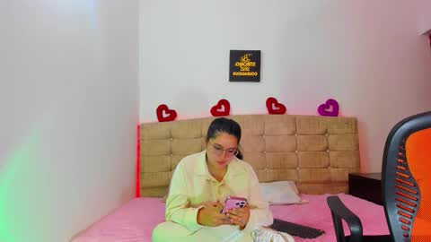 Snapshot of summer_girls01 chatting on 7, 10, 2025 summer_girls01 online show from 7, 10, 2025