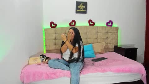 Snapshot of summer_girls01 chatting on 11, 10, 2025 summer_girls01 online show from 11, 10, 2025