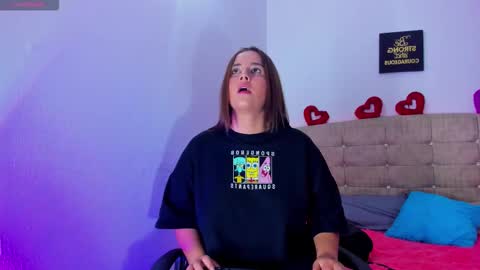 Snapshot of summer_girls01 chatting on 15, 11, 2025 summer_girls01 online show from 15, 11, 2025