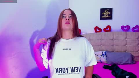 Snapshot of summer_girls01 chatting on 8, 1, 2026 summer_girls01 online show from 8, 1, 2026