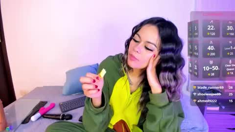 Snapshot of summer_holiday chatting on 10, 12, 2024 OnlyFans summer holiday online show from 10, 12, 2024