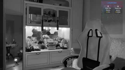 Miss Nelly online show from 25, 2, 2025