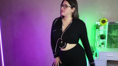 Snapshot of sunflower0907 chatting on 9, 12, 2024 Tina. Im topless model online show from 9, 12, 2024