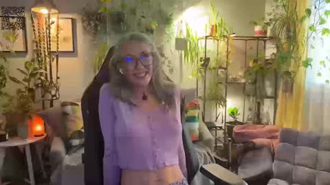 Hi Im Sunnie - Next show Friday August 1 online show from 23, 9, 2025