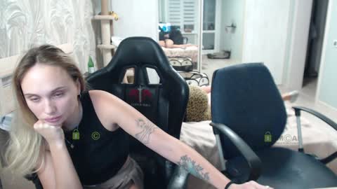 Snapshot of sunny1girl chatting on 14, 1, 2025 Alice and Sergey online show from 14, 1, 2025