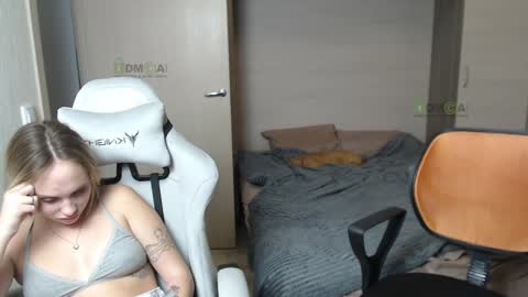 Snapshot of sunny1girl chatting on 29, 1, 2025 Alice and Sergey online show from 29, 1, 2025