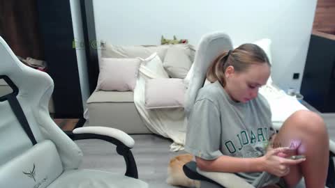 Snapshot of sunny1girl chatting on 15, 10, 2025 Alice and Sergey online show from 15, 10, 2025