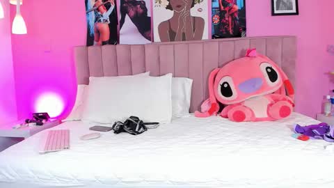      online show from 18, 10, 2025