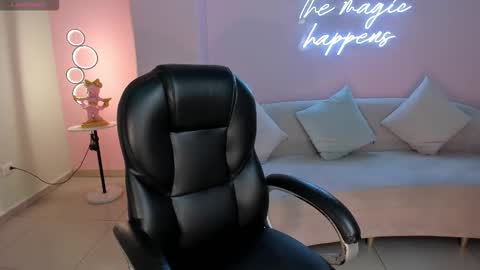 Sunny Rivers online show from 5, 10, 2025