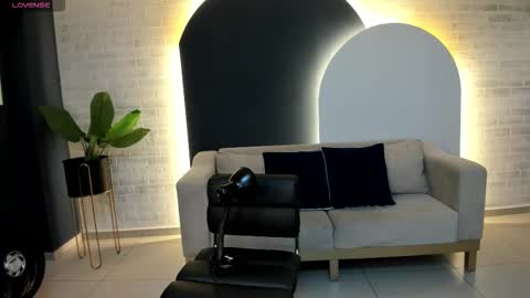 Snapshot of sunnyrivers_ chatting on 2, 11, 2025 Sunny Rivers online show from 2, 11, 2025