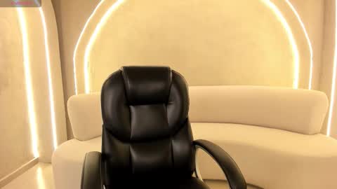 Snapshot of sunnyrivers_ chatting on 14, 11, 2025 Sunny Rivers online show from 14, 11, 2025