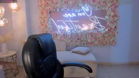 Snapshot of sunnyrivers_ chatting on 18, 12, 2025 Sunny Rivers online show from 18, 12, 2025