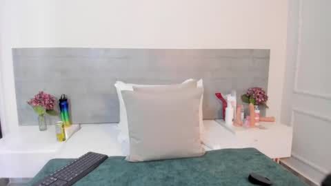 sunnywhitee online show from 18, 10, 2025