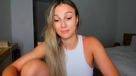 Snapshot of sunsetwithava chatting on 11, 10, 2025 sunsetwithava online show from 11, 10, 2025