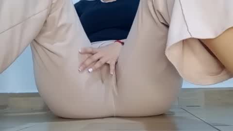 Snapshot of sunshine_days chatting on 12, 11, 2025 Annie online show from 12, 11, 2025