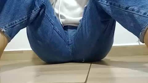 Snapshot of sunshine_days chatting on 15, 11, 2025 Annie online show from 15, 11, 2025