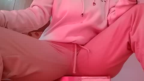 Snapshot of sunshine_days chatting on 4, 12, 2025 Annie online show from 4, 12, 2025