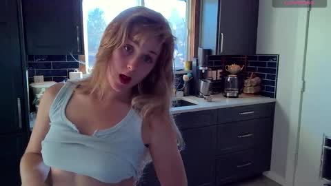 Snapshot of sunshine_pixie chatting on 29, 10, 2025 Sunray online show from 29, 10, 2025