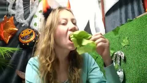 Snapshot of super_jony chatting on 31, 10, 2025 super jony and Marta GMT 1300-1800 every day online show from 31, 10, 2025