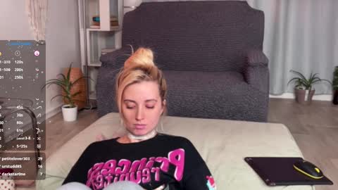 Snapshot of super_peach_stream chatting on 19, 1, 2025 ANNApvt open full info in bio online show from 19, 1, 2025