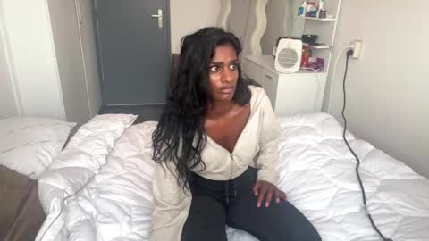 Suraya Ndia online show from 19, 2, 2025