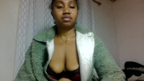 Snapshot of surbelle chatting on 19, 6, 2026 surbelle online show from 19, 6, 2026