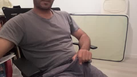 Snapshot of surftravel chatting on 13, 2, 2025 surftravel online show from 13, 2, 2025