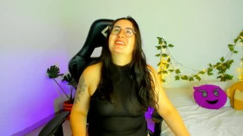 Snapshot of susan_fox1 chatting on 19, 6, 2026 Dani online show from 19, 6, 2026