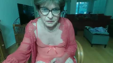 Snapshot of susanandlisa chatting on 18, 12, 2024 sexualsusan online show from 18, 12, 2024