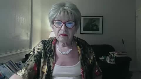 Snapshot of susanandlisa chatting on 4, 2, 2025 sexualsusan online show from 4, 2, 2025