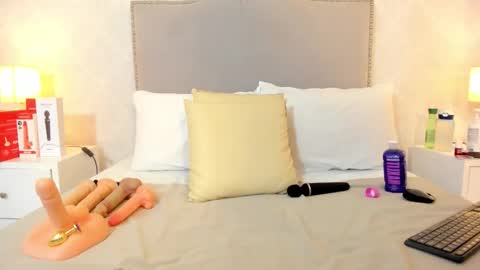 susanthomass online show from 13, 2, 2026