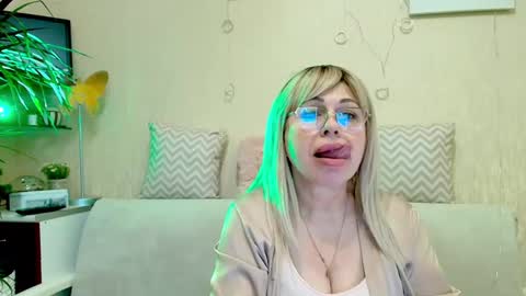 SusieNoreen online show from 7, 3, 2025