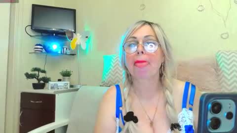 SusieNoreen online show from 9, 10, 2025