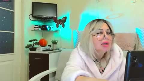 SusieNoreen online show from 2, 11, 2025