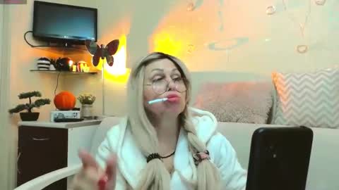 SusieNoreen online show from 3, 11, 2025