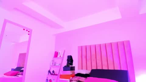 Sussan Nicole  online show from 4, 11, 2025