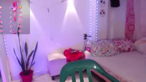 Snapshot of sussy_222 chatting on 15, 12, 2025 susy online show from 15, 12, 2025