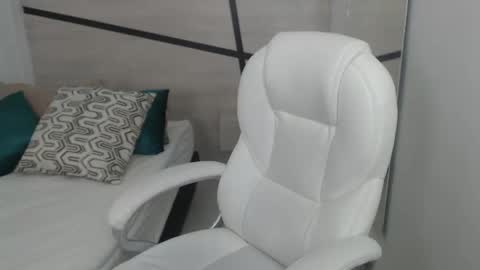 sussy leon online show from 17, 1, 2025