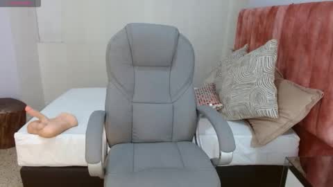 sussy leon online show from 19, 9, 2025