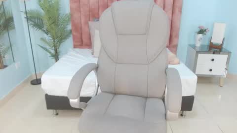 sussy leon online show from 20, 11, 2025